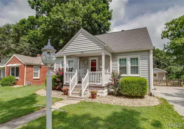 2nd image of 3116 Burton St, Alton, IL 62002 | MLS# MIS26042980