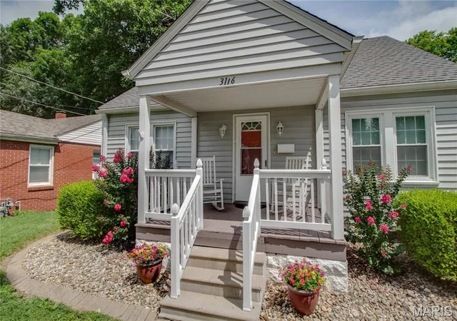 4th image of 3116 Burton St, Alton, IL 62002 | MLS# MIS26042980
