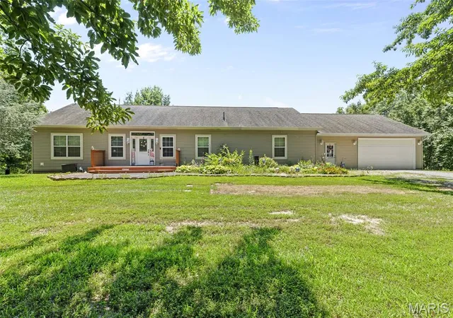 Homes for sale in Edwardsville, IL | 6844 Quercus Grove Rd, Edwardsville, IL 62025 | MLS# MIS26042988