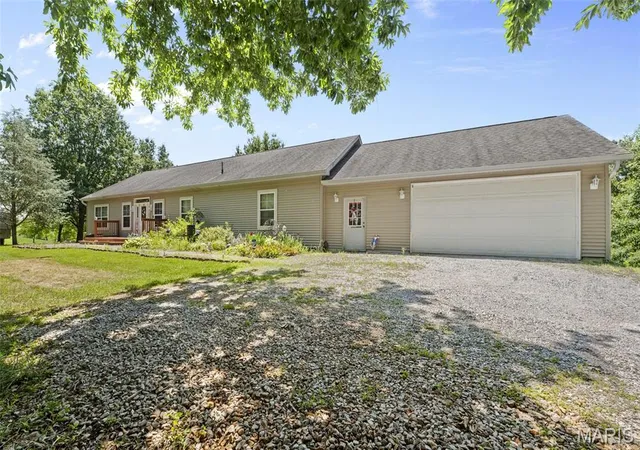 Homes for sale in Edwardsville, IL | 6844 Quercus Grove Rd, Edwardsville, IL 62025 | MLS# MIS26042988
