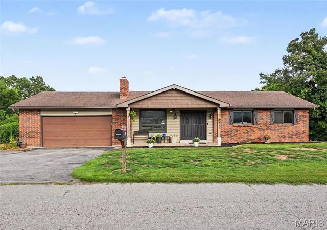 Homes for sale in Arnold, MO | 11 Windswept Dr, Arnold, MO 63010 | MLS# MIS26042992