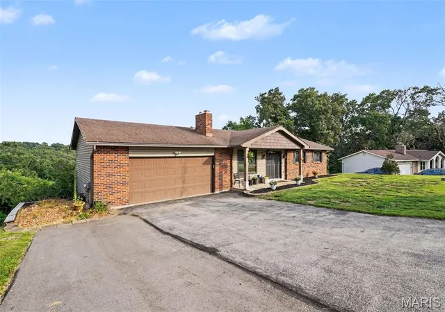 Homes for sale in Arnold, MO | 11 Windswept Dr, Arnold, MO 63010 | MLS# MIS26042992