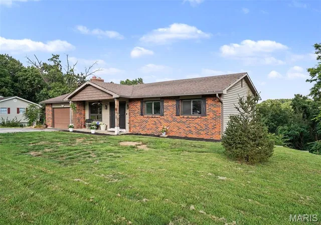 Homes for sale in Arnold, MO | 11 Windswept Dr, Arnold, MO 63010 | MLS# MIS26042992