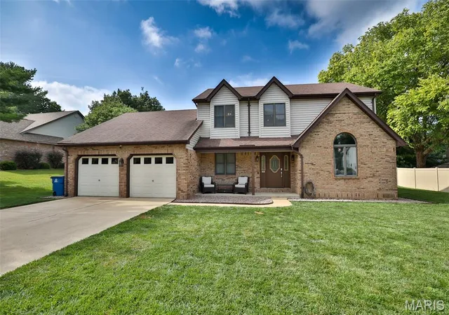 Homes for sale in Glen Carbon, IL | 138 Holly Tree Ct, Glen Carbon, IL 62034 | MLS# MIS26043006