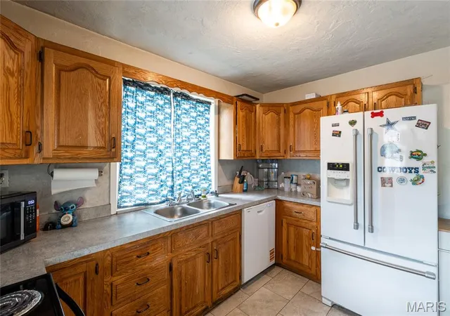 Homes for sale in Lebanon, MO | 29 Greenwood Dr, Lebanon, MO 65536 | MLS# MIS26043009
