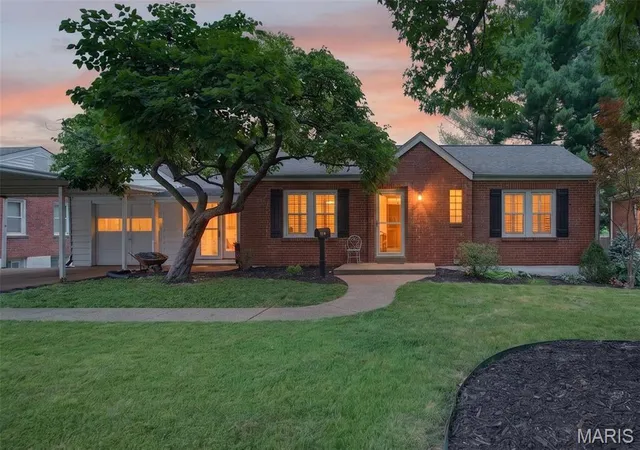 Homes for sale in Mehlville, MO | 649 Rochester Dr, Mehlville, MO 63125 | MLS# MIS26043017