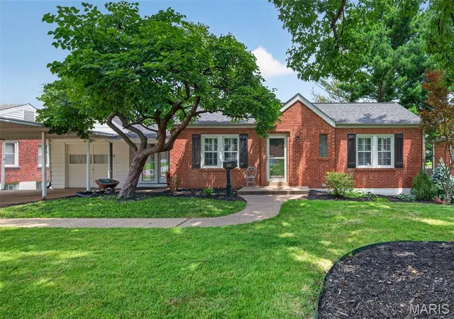 Homes for sale in Mehlville, MO | 649 Rochester Dr, Mehlville, MO 63125 | MLS# MIS26043017