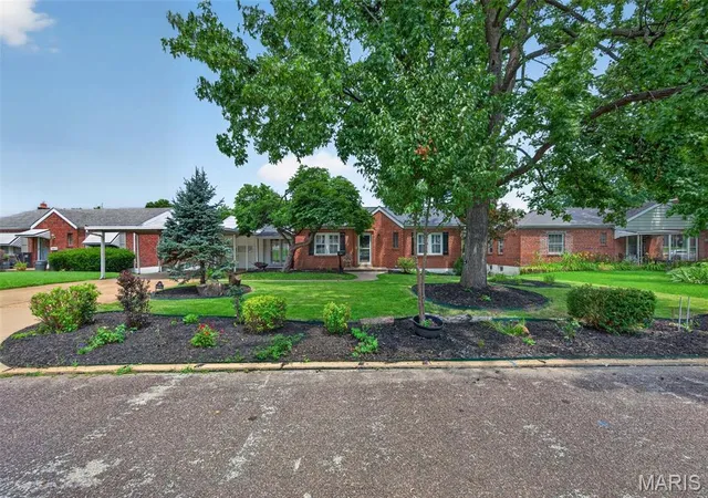 Homes for sale in Mehlville, MO | 649 Rochester Dr, Mehlville, MO 63125 | MLS# MIS26043017