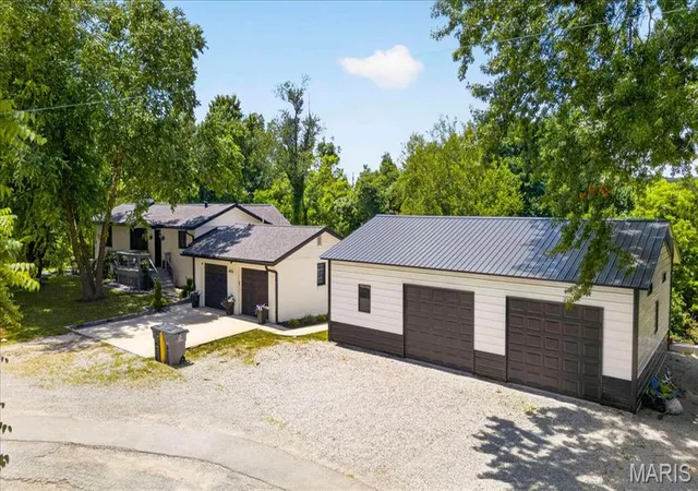Homes for sale in Belleville, IL | 8400 W State Route 15, Belleville, IL 62223 | MLS# MIS26043025