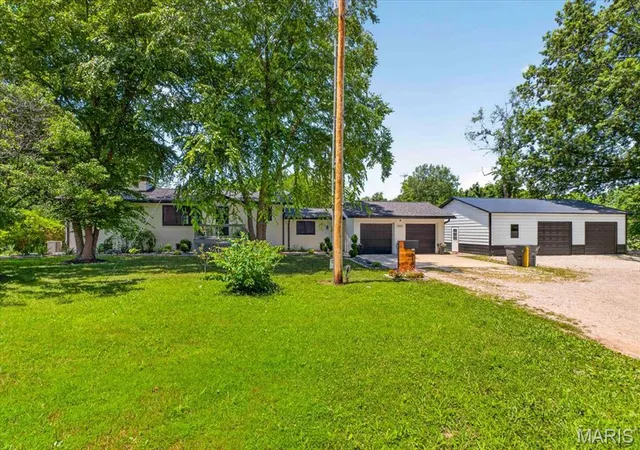 Homes for sale in Belleville, IL | 8400 W State Route 15, Belleville, IL 62223 | MLS# MIS26043025