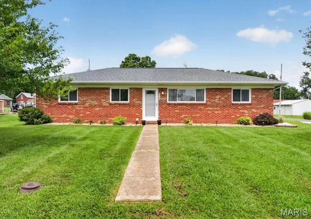 Photo 1 of Sale Pending at 261 E Back St, Hecker, IL 62248 | MLS# MIS26043026 | Listing updated on 2026-08-14
