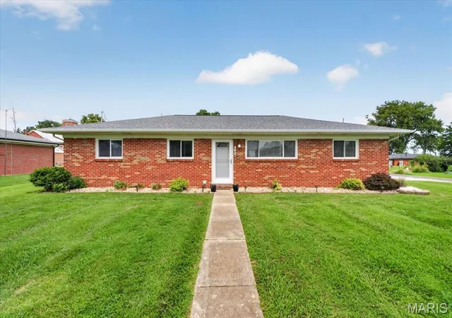 Photo 2 of Sale Pending at 261 E Back St, Hecker, IL 62248 | MLS# MIS26043026 | Listing updated on 2026-08-14