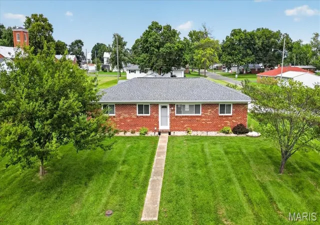 Photo 2 of Sale Pending at 261 E Back St, Hecker, IL 62248 | MLS# MIS26043026 | Listing updated on 2026-08-14