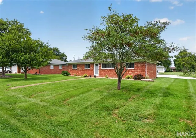 Photo 4 of Sale Pending at 261 E Back St, Hecker, IL 62248 | MLS# MIS26043026 | Listing updated on 2026-08-14