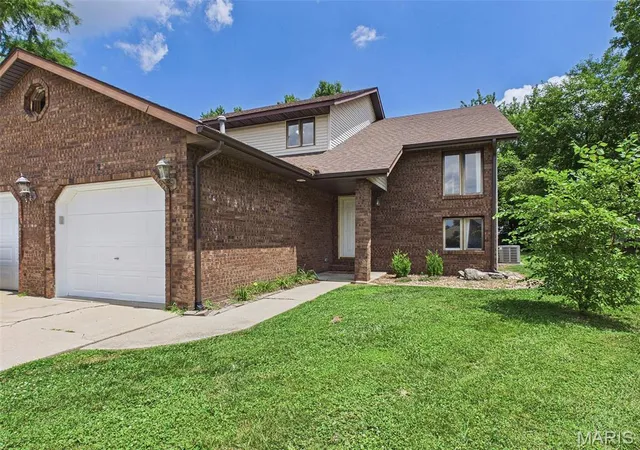 Homes for sale in Edwardsville, IL | 6 Pebble Ct, Edwardsville, IL 62025 | MLS# MIS26043036