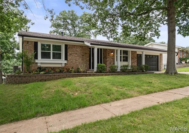 Homes for sale in Ballwin, MO | 628 Hickory Knoll Ct, Ballwin, MO 63021 | MLS# MIS26043054