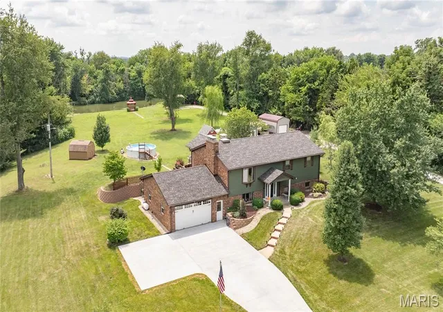 Homes for sale in Dow, IL | 26195 Airport Rd, Dow, IL 62022 | MLS# MIS26043058