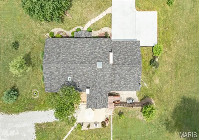 Homes for sale in Dow, IL | 26195 Airport Rd, Dow, IL 62022 | MLS# MIS26043058
