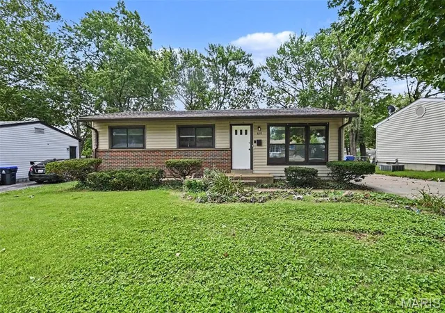 Photo 1 of Single family home for sale at 850 Campion Ln, Florissant, MO 63031 | MLS# MIS26043060 | Listing updated on 2026-09-28