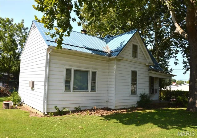 Photo 1 of Single family home for sale at 602 Moore St, Farmington, MO 63640 | MLS# MIS26043080 | Listing updated on 2026-07-27