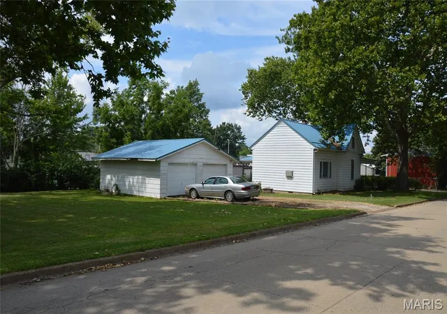 Photo 3 of Single family home for sale at 602 Moore St, Farmington, MO 63640 | MLS# MIS26043080 | Listing updated on 2026-07-27