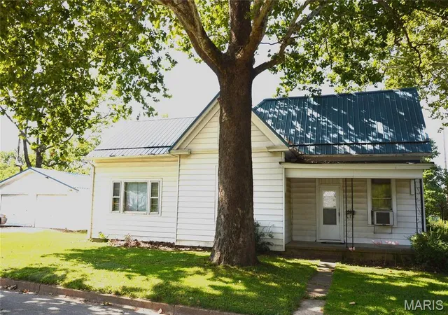 Photo 2 of Single family home for sale at 602 Moore St, Farmington, MO 63640 | MLS# MIS26043080 | Listing updated on 2026-07-27