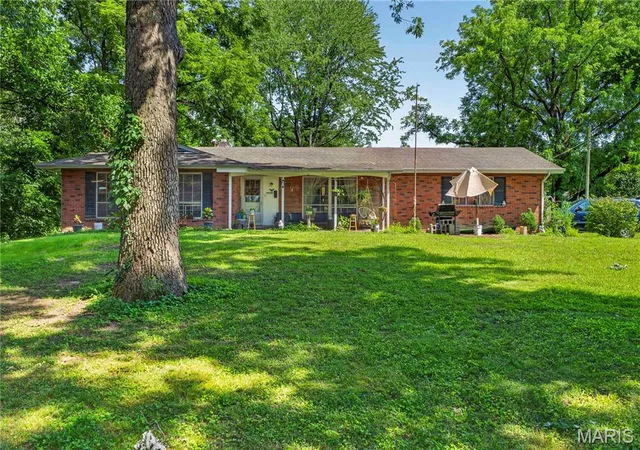 Homes for sale in Saint Louis, MO | 10500 Toelle Ln, Saint Louis, MO 63137 | MLS# MIS26043089
