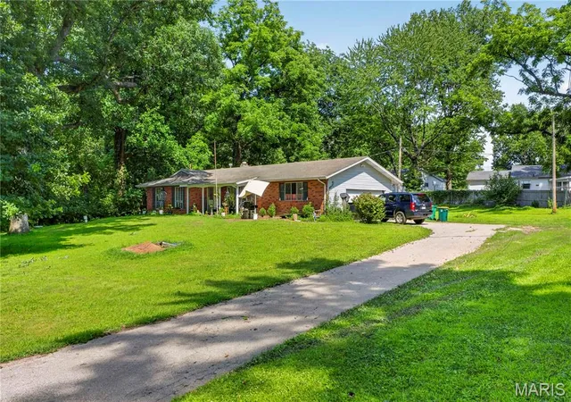 Homes for sale in Saint Louis, MO | 10500 Toelle Ln, Saint Louis, MO 63137 | MLS# MIS26043089