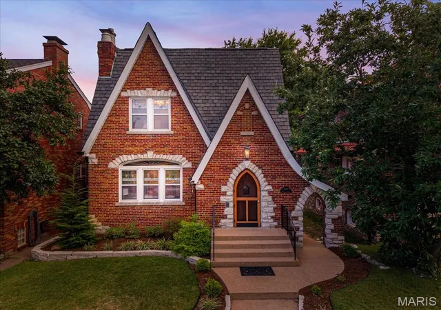 1st image of 5820 Neosho St, Saint Louis, MO 63109 | MLS# MIS26043093