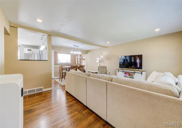 4th image of 7200 Marlton Ln, Saint Louis, MO 63123 | MLS# MIS26043095