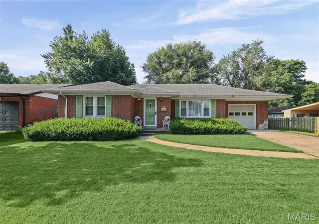 Homes for sale in Granite City, IL | 1604 Garfield Ave, Granite City, IL 62040 | MLS# MIS26043097