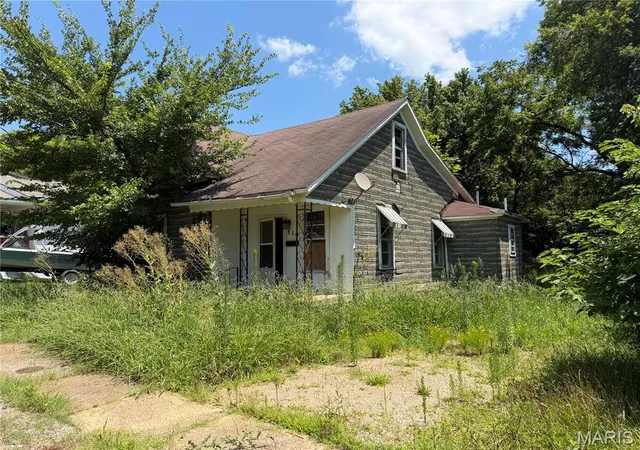 Homes for sale in Poplar Bluff, MO | 810 Cole Ave, Poplar Bluff, MO 63901 | MLS# MIS26043099