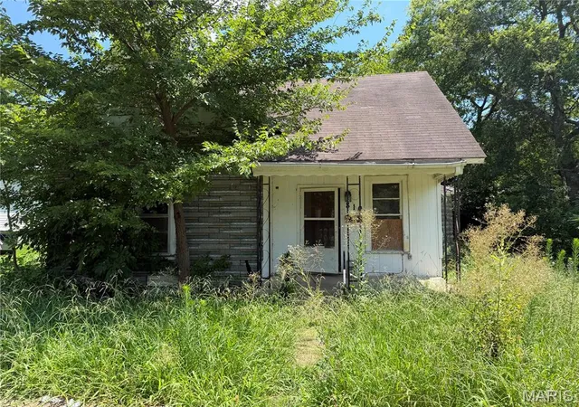 Homes for sale in Poplar Bluff, MO | 810 Cole Ave, Poplar Bluff, MO 63901 | MLS# MIS26043099