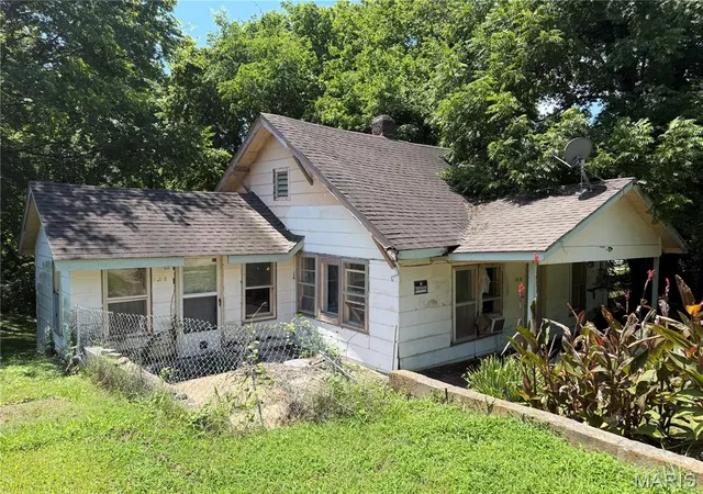 Homes for sale in Poplar Bluff, MO | 108 E Lexington Ave, Poplar Bluff, MO 63901 | MLS# MIS26043101
