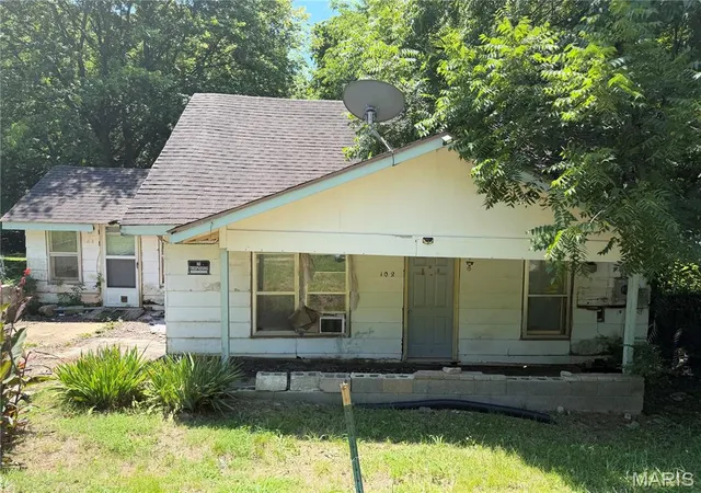 Homes for sale in Poplar Bluff, MO | 108 E Lexington Ave, Poplar Bluff, MO 63901 | MLS# MIS26043101