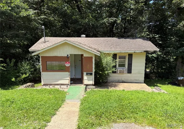 Homes for sale in Poplar Bluff, MO | 1049 Cole Ave, Poplar Bluff, MO 63901 | MLS# MIS26043103