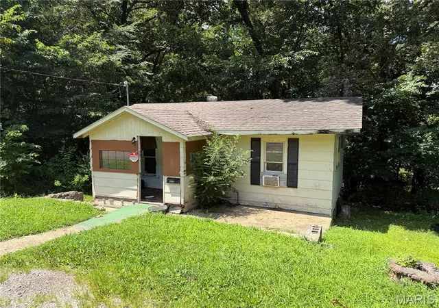 Homes for sale in Poplar Bluff, MO | 1049 Cole Ave, Poplar Bluff, MO 63901 | MLS# MIS26043103