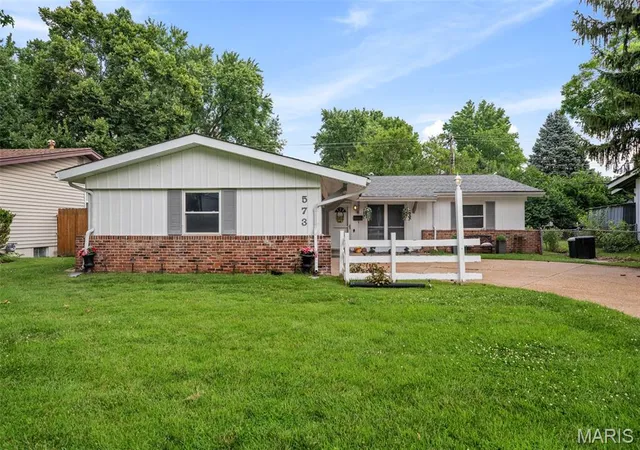 Homes for sale in Hazelwood, MO | 573 Coach Light Ln, Hazelwood, MO 63042 | MLS# MIS26043104