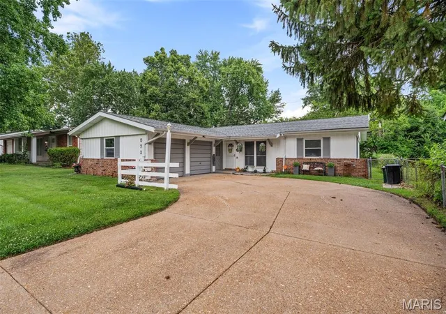 Homes for sale in Hazelwood, MO | 573 Coach Light Ln, Hazelwood, MO 63042 | MLS# MIS26043104