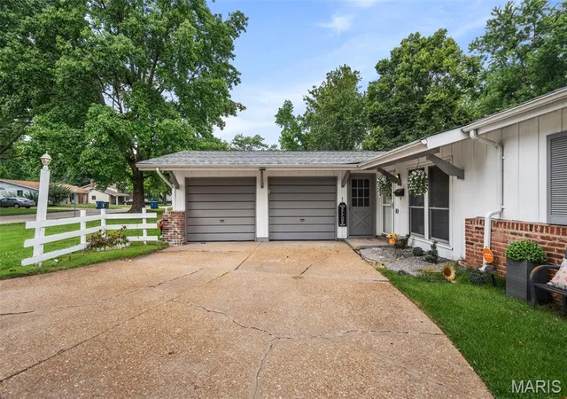 Homes for sale in Hazelwood, MO | 573 Coach Light Ln, Hazelwood, MO 63042 | MLS# MIS26043104