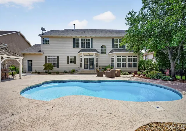 2nd image of 467 Oakshire Ln, Saint Louis, MO 63122 | MLS# MIS26043106