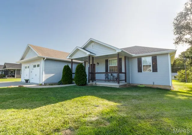 Homes for sale in Lebanon, MO | 22955 Patton Ln, Lebanon, MO 65536 | MLS# MIS26043108