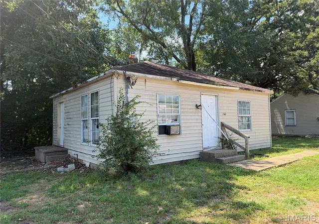 Homes for sale in Poplar Bluff, MO | 106 E Harper St, Poplar Bluff, MO 63901 | MLS# MIS26043115