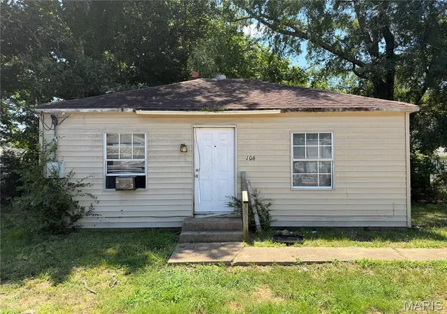 Homes for sale in Poplar Bluff, MO | 106 E Harper St, Poplar Bluff, MO 63901 | MLS# MIS26043115