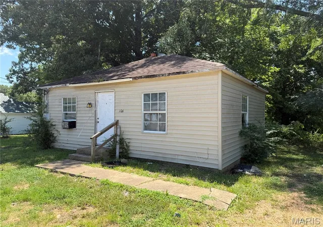 Homes for sale in Poplar Bluff, MO | 106 E Harper St, Poplar Bluff, MO 63901 | MLS# MIS26043115