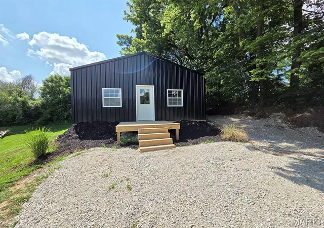 Photo 3 of Single family home for sale at 403 Skinner St, La Grange, MO 63448 | MLS# MIS26043119 | Listing updated on 2026-07-13