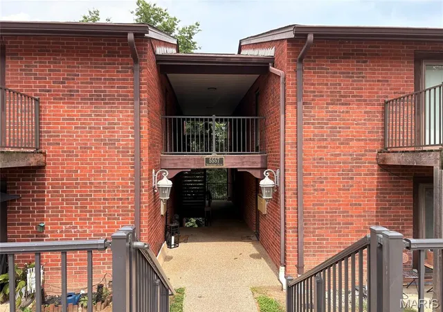Homes for sale in Oakville, MO | 5557 Baronridge Dr #7, Oakville, MO 63129 | MLS# MIS26043120
