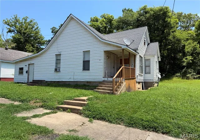 Homes for sale in Poplar Bluff, MO | 512 N 6th St, Poplar Bluff, MO 63901 | MLS# MIS26043122