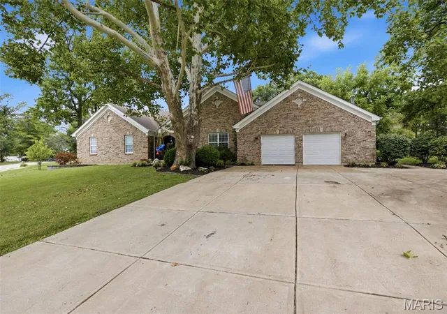 Homes for sale in Ballwin, MO | 803 Streiff Ln, Ballwin, MO 63011 | MLS# MIS26043135