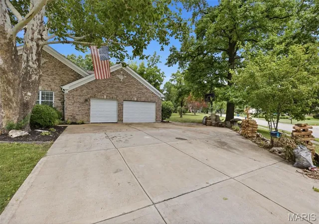 Homes for sale in Ballwin, MO | 803 Streiff Ln, Ballwin, MO 63011 | MLS# MIS26043135